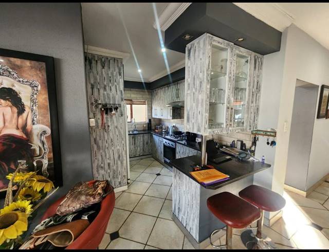 3 BEDROOM HOUSE FOR SALE IN ZAMBEZI COUNTRY ESTATE